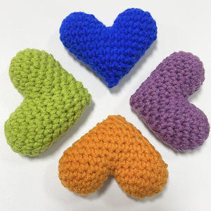 Porte-clés en forme de cœur fait main au crochet, cadeaux inspirants pour les relations à distance - Product Image 3