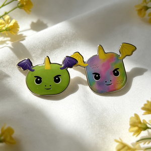 Épinglette en émail Dragon Mignon Personnage de Dessin Animé Personnalisé en Métal Épingle de Revers Sans Nickel Forme Irrégulière Style Anime - Product Image 1