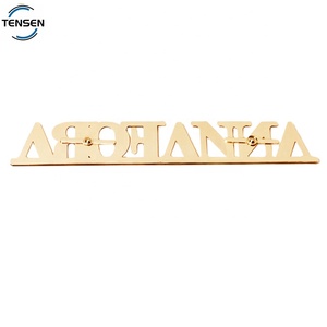 Accesorio de bolsa de placa de identificación de letras de Metal chapado en oro <span class=keywords><strong>y</strong></span> accesorios de mochila emblemas decorativos logotipos de aleación de Zinc en relieve para sombreros - Product Image 3