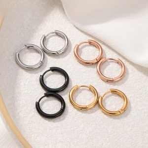 <span class=keywords><strong>Orecchini</strong></span> <span class=keywords><strong>Pendenti</strong></span> a Clip in Acciaio Inox 2mm, Placcati in Oro 18K, Cerchio Rotondo per <span class=keywords><strong>Uomo</strong></span> e Donna - Product Image 4