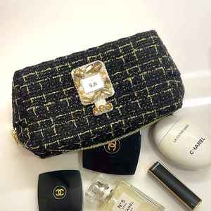 Pochette en feutre brodé avec logo personnalisé fermeture à bouton sac en polyester de luxe avec fermeture à glissière à motif de perles - Product Image 3