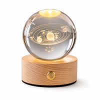 Boule de cristal 3D haut de gamme, vente en gros, OEM, rechargeable, alimentée par prise, gravée au laser, veilleuse LED pour chambre à coucher, bureau, cadeau, décoration