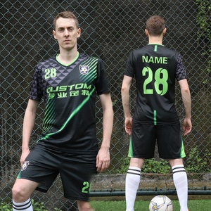 Magliette da <span class=keywords><strong>Calcio</strong></span> Stampate Personalizzate Traspiranti Abbigliamento Sportivo <span class=keywords><strong>Maglia</strong></span> Squadra Scolastica <span class=keywords><strong>Verde</strong></span> Bianco Maglie da <span class=keywords><strong>Calcio</strong></span> Retrò per Uomo W041 - Product Image 1