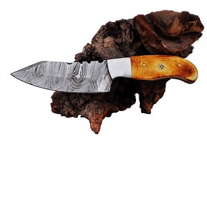 Couteaux de chasse en acier damas faits à la main avec manche en os et étui en cuir, lame partiellement dentelée, pour usage en plein air et camping - Product Image 6