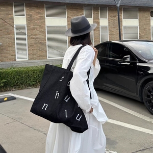 Sac à bandoulière à bas prix en gros, sac fourre-tout à imprimé intégral, nouvelle tendance, 38*35*8cm, grande capacité, sac de shopping - Product Image 1