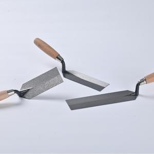 Truelle de maçonnerie industrielle ergonomique en acier au carbone avec manche en bois, lame de 7 pouces et pointe pour la construction DIY - Product Image 4