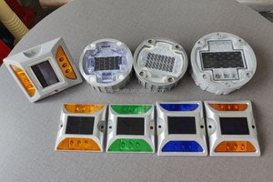 Marcadores de camino de perno solar de aleación de aluminio Marcadores de luz LED de camino de cubierta de muelle ámbar <span class=keywords><strong>Reflector</strong></span> blanco IP68 PC de plástico - Product Image 4