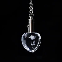 Vente en gros de porte-clés en cristal gravé au laser 2D en forme de cœur avec photo personnalisée, cristaux synthétiques, emballage cadeau écologique