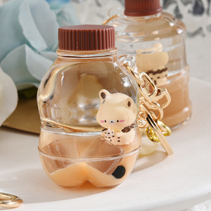 Llavero flotante con forma de botella de aceite, llavero acrílico con forma de botella de oso, para té, leche, boba, café, nuevo producto - Product Image 2
