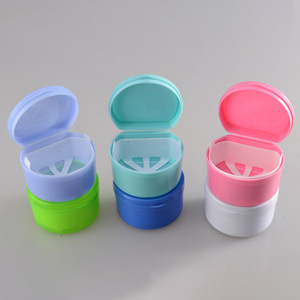 Estuche para Dentadura Postiza de Plástico Semicircular Completo con Malla para Cuidado Bucal de Adultos - Product Image 2