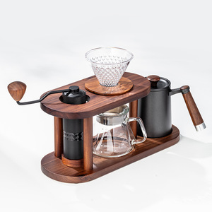 Juego de cafetera Kafei Shi con servidor de vidrio, soporte de madera, molinillo manual y hervidor para preparar café en casa. - Product Image 1