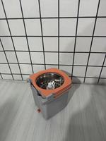 Serpillère Magique 360 pour Nettoyage des Sols, Ensemble Serpillère et Seau à Séparation Pliante avec Panier en Plastique, Manche en Acier Inoxydable et Réutilisable