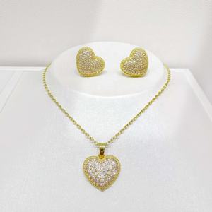 Ensemble collier et boucles d'oreilles en argent sterling 925 plaqué or 14 carats, motif cœur et papillon, luxe élégant, bijoux fantaisie. - Product Image 1