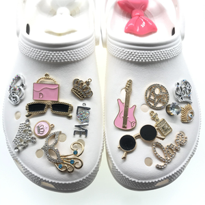 <span class=keywords><strong>Accessoires</strong></span> de chaussures de luxe personnalisés en gros avec strass brillants, nœuds papillon et breloques de luxe <span class=keywords><strong>pour</strong></span> chaussures - Product Image 6