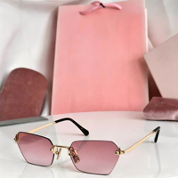 Lunettes de soleil carrées unisexes tendance à monture intégrale en métal, protection UV400, verres dégradés, pour activités de plein air et utilisation à la plage