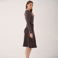 Personnalisé Mode Bureau Dame Décontracté Grande Taille Ceintures Rayé Col V Tricoté Robe Pull Jupe Femmes