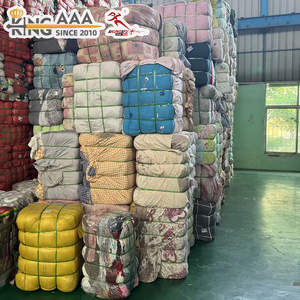 KungFu KingAAA: Balle di Abbigliamento Usato All'Ingrosso, Lotti Misti di Seconda Mano, <span class=keywords><strong>Capi</strong></span> Compressi di Qualità Premium Grado A, Confezione da 100kg - Product Image 1