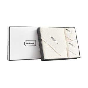 Nuevo Juego de Toallas de Baño Cuadradas de Algodón Orgánico de Tres Piezas Sanli con Caja de Regalo Bordada - Sets de Regalo al por Mayor - Product Image 1