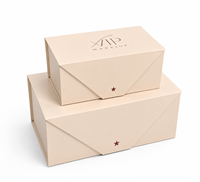 Boîte cadeau pliable de style enveloppe personnalisée, boîte rigide beige avec logo en estampage à chaud pour cosmétiques et cadeaux