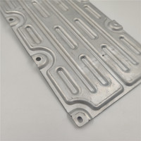 Plaque froide liquide roll-bond personnalisée utilisée pour l'industrie des batteries à énergie solaire plaque froide légère