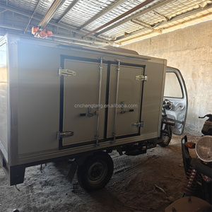 Tricycle motorisé à essence de haute qualité et durable avec caisse fermée et <span class=keywords><strong>chambre</strong></span> froide pour une livraison de marchandises efficace - Product Image 4