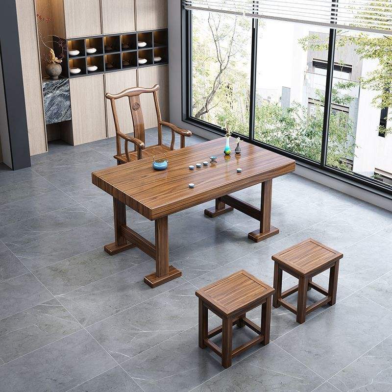 Table simple - 1 chaise chapeau d'officier - 2 tabourets carrés