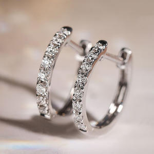 Pendientes de Aro con Diamantes E3915, Oro Amarillo, Corte Brillante Redondo, Color G, Diamantes Naturales, Clásicos para Mujer, Uso Diario - Product Image 5