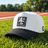 Casquettes de golf personnalisées pour hommes à 5 panneaux avec patch en caoutchouc, casquettes de baseball imperméables à trous découpés au laser, casquette perforée à fermeture snapback