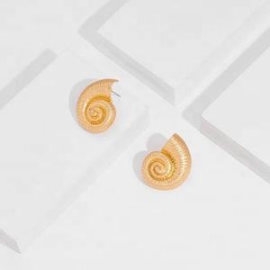 Boucles d'oreilles tendance en acier inoxydable plaqué or 18 carats, motif coquillage marin, pour femme - Product Image 3