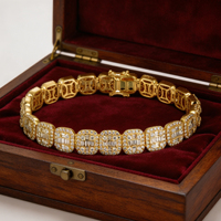 Bracelet de luxe en or jaune plaqué or massif 10K, diamant de laboratoire taille baguette, sertissage micro-pavé, design géométrique, maillons de chaîne
