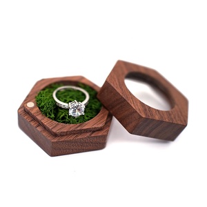 Vintage Portable Black Walnut Wooden Jewelry Ring Necklace Storage Box Creative Wood Ring Display Box