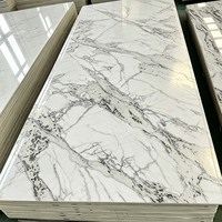 Revêtement PVC résistant aux intempéries avec revêtement UV, plaque de marbre PVC pour décoration intérieure, panneau mural en plastique PVC imitation marbre