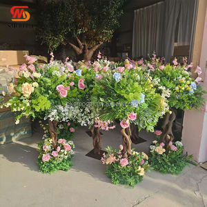 Centro de Mesa Decorativo para Bodas y Eventos Estilo Bosque, con Hierba Artificial, Flores y Árboles - Product Image 1