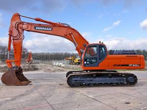 รถขุดตีนตะขาบ DX340LC มือสองจากเกาหลี ใช้ระบบไฮดรอลิก เหมาะสำหรับงานก่อสร้าง งานเหมือง และงานในเหมืองหิน - Product Image 2