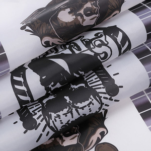 Capa de peluquería impermeable, antiestática, con estampado retro, color negro, para uso en barberías y salones de belleza - Product Image 4