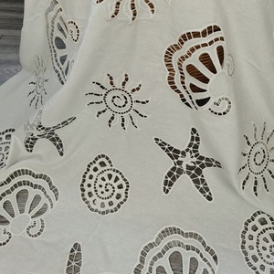 Tela de Encaje Bordado Calado Cortado a Láser 100% Algodón de 210 G/m² con Diseño de Estrellas de Mar y Conchas - Product Image 5