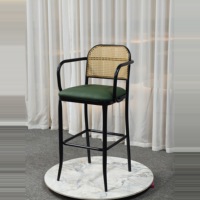 Tabouret de bar en rotin confortable et élégant, avec structure en métal, pour intérieur, vente en gros, fournisseur OEM personnalisé