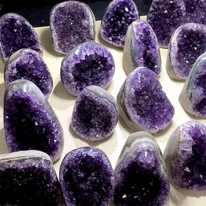 Commercio all'ingrosso di cristallo naturale geode pietra artigianato decorazione ametista grappolo grotta in Uruguay per la decorazione demagnetizzata feng shui - Product Image 2