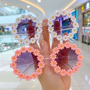 Lunettes de soleil rondes en acrylique à fleurs pour bébés filles et enfants – Vente en gros - Product Image 3