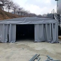 Tente motorisée imperméable en PVC, design rétractable pour atelier d'usine, structure en acier galvanisé, roues en nylon, utilisation toutes saisons