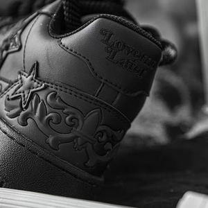 Chaussures de skateboard noires romantiques gothiques, ornées de motifs floraux en relief, de roses 3D, baskets basses - Product Image 5