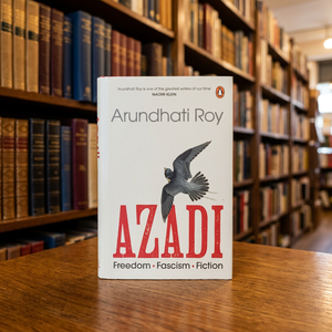 อาซาดี โดย อรุนดะตี รอย หนังสือปกอ่อนภาษาอังกฤษเกี่ยวกับเสรีภาพ การเมือง และความยุติธรรมทางสังคม - Product Image 2