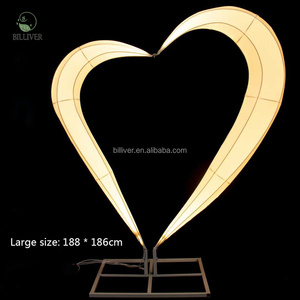 Oggetti di scena di benvenuto per la Reception <span class=keywords><strong>con</strong></span> decorazioni in ferro battuto luce luminosa da strada ornamenti decorativi luce bianca a forma di cuore - Product Image 1