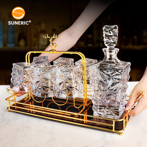 OEM Gift Box Set da 7 pezzi <span class=keywords><strong>bottiglia</strong></span> di Whisky <span class=keywords><strong>e</strong></span> <span class=keywords><strong>bicchieri</strong></span> con supporto vassoio per Home Shot Glass di vino di cristallo Decanter Whisky Box Set - Product Image 2