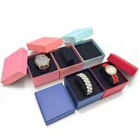 Boîte de présentation en carton avec emplacements doublés d'éponge pour montres, bracelets et chaînes – Emballage cadeau