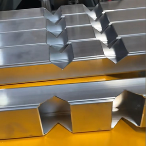 Certifié CE 1 |   Machine à scier CNC à alimentation automatique haute précision 45 ° Découpe en V pour profilés en aluminium – Vente directe usine – Garantie d'un an - Product Image 5