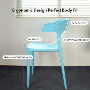 Chaise de salon empilable Pearl River en plastique durable et moderne, avec dossier solide et rembourrage en mousse, mobilier de maison gris - Product Image 4