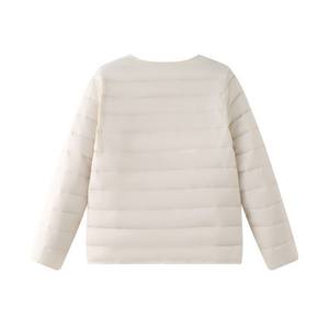 Kadın Hafif Kapitone Yuvarlak Yaka Kaban, Günlük Kullanım için Kısa Polyester Yalıtımlı Önü Düğmeli Dış Giyim - Product Image 4