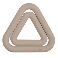 Haltères triangulaires antidérapants avec surface en silicone, équipement de musculation personnalisé pour l'entraînement en studio.