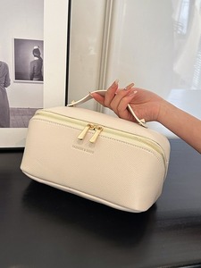 Durable <b>Large</b>-Capacity Hand-Held Makeup Bag with Zipper Closure Waterproof & Portable for Outdoor Travel Cosmetics Storage - Product Image 5